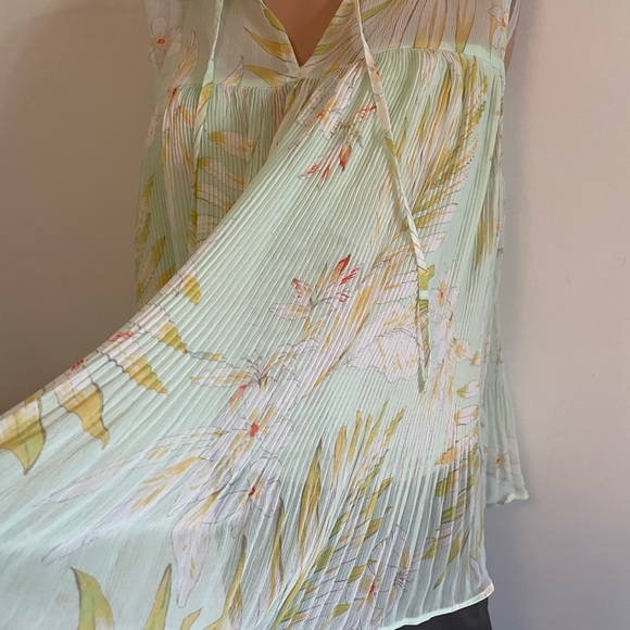 🌸 ♥️ So feminine! Summer sleeveless blouse M L floral light - Picture 5 of 6